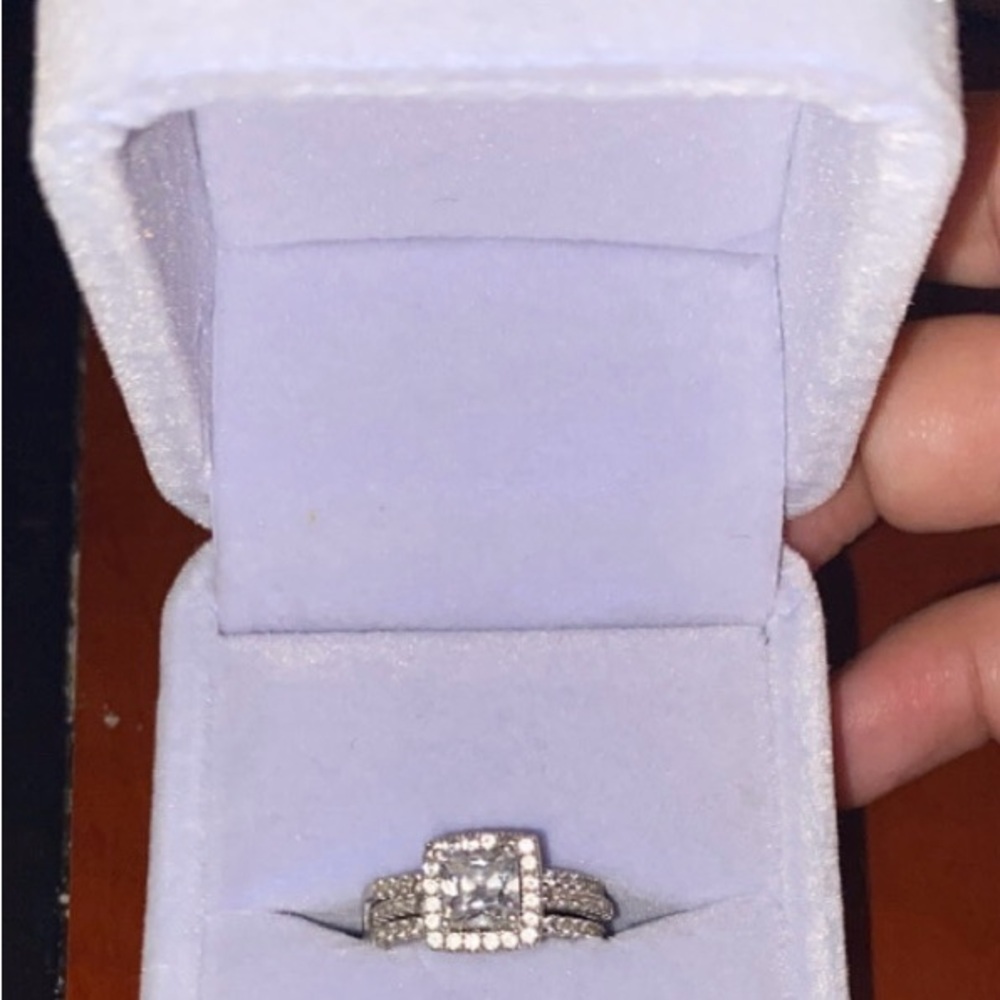 Elegant Silver Ring with Clear Stones